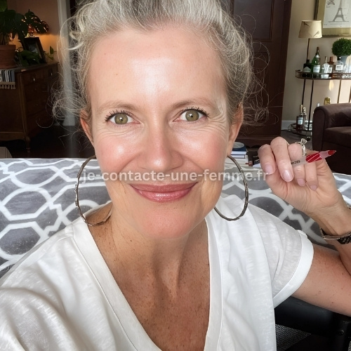 Je contacte une femme senior de Saumur (49).